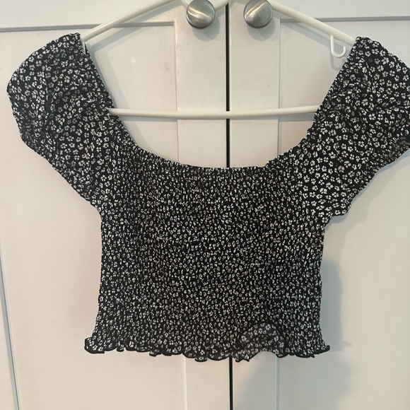 Nordstrom Seed Team crop black & white floral top. Size 12. - Picture 4 of 5